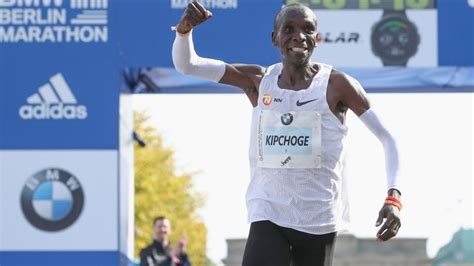 berlin marathon live results|Berlin Marathon 2023: Eliud Kipchoge claims fifth race win as Tigst.